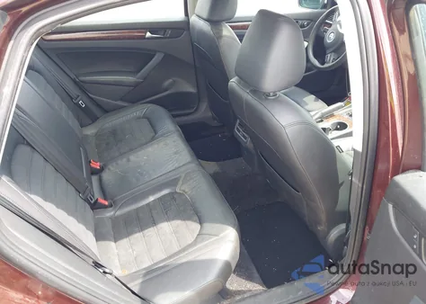 2013 Volkswagen Passat 3.6L V6 Sel Premium z USA, uszkodzony, nr VIN 1VWCM7A3XDC057357